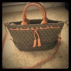 Dooney & Bourke handbag 👜